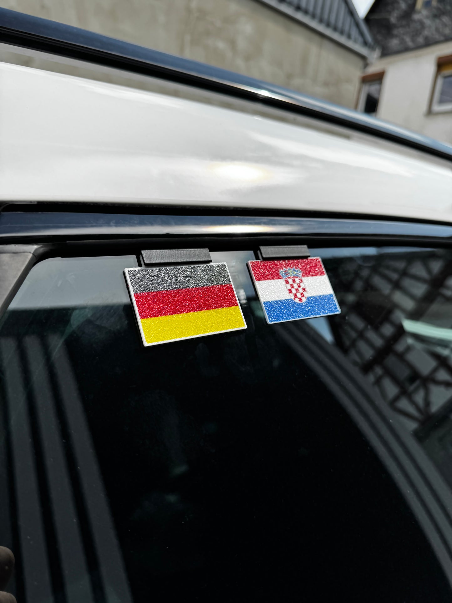 🇭🇷 Auto-Flaggen-Clip – 3D-gedruckte Kroatische Flagge für das Autofenster