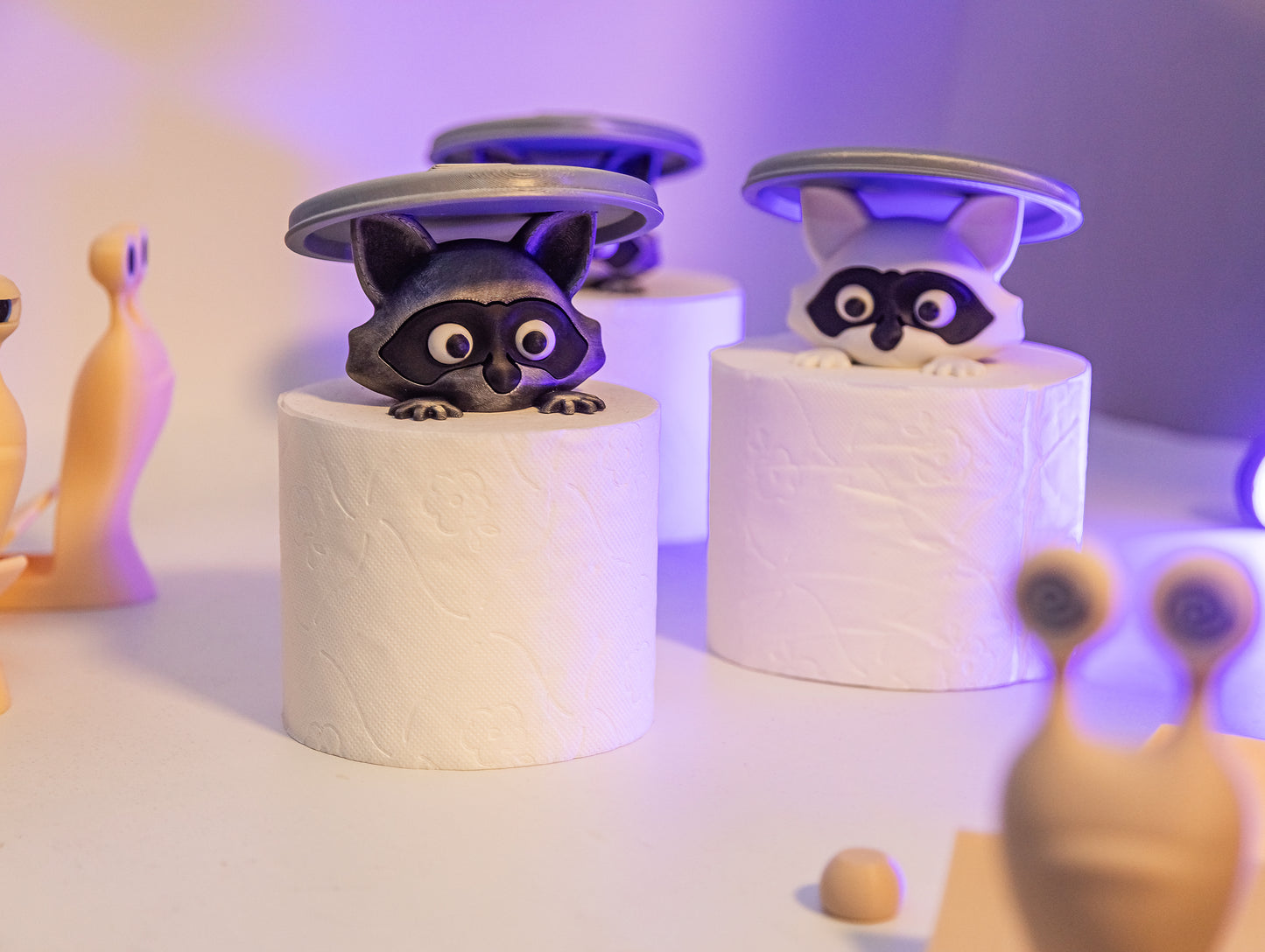 Lustiger Waschbär Toilettenpapierhalter | 3D-gedruckte Badezimmer-Deko | Klorollenaufsatz | Süßes Tier-Badezimmer-Accessoire | Geschenk